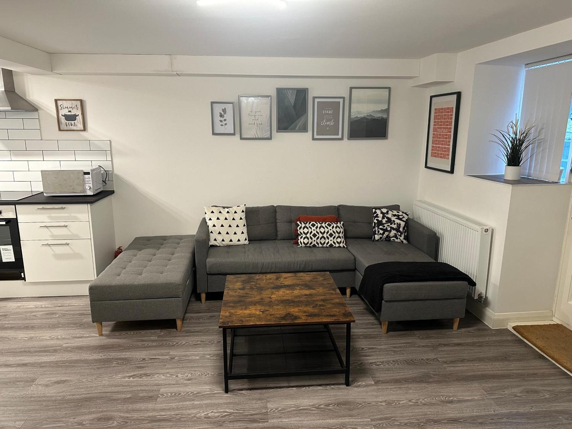 Beautiful Basement Apartment Маргит Экстерьер фото